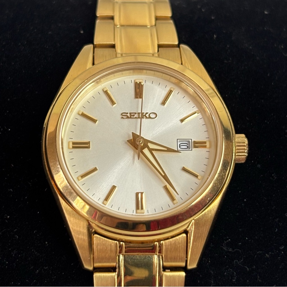NIB Seiko Essentials Quartz Gold Tone Women’s Watch Sapphire Crystal LumiBrite - Picture 3 of 14